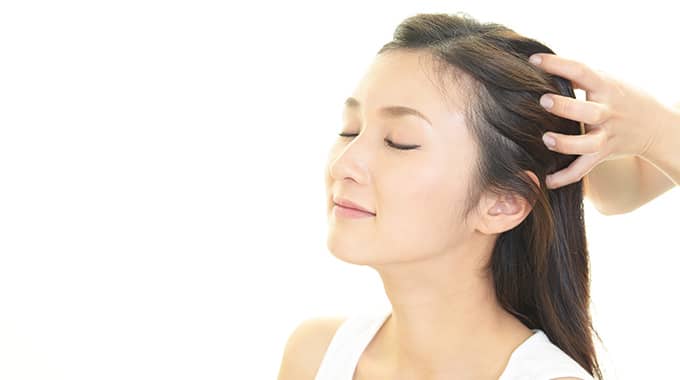 Massage des cheveux : massage du devant et du dos