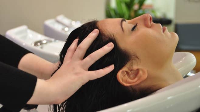 Massage des cheveux : préparation des cheveux
