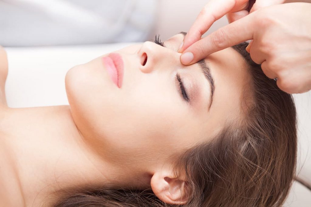 Massage du visage Kobido : massage des yeux
