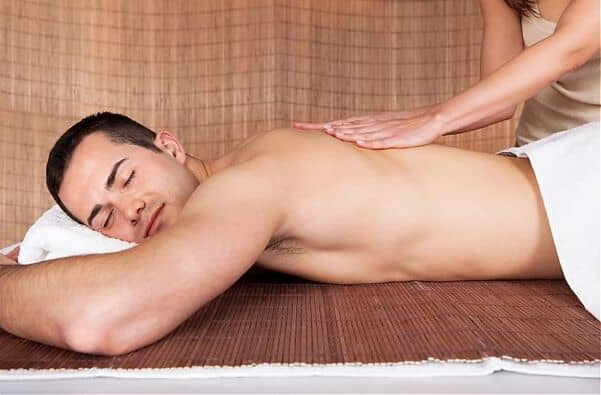 Préparation au massage du dos